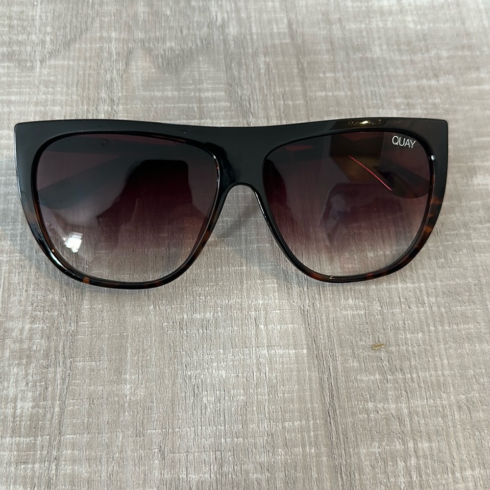 QUAY - Drama By Day 126 - Brown Gradient